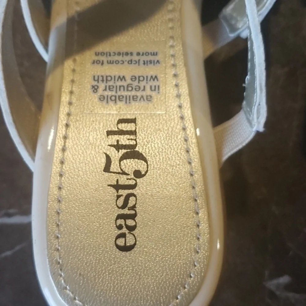 East 5th women's cream pearlescent sandals size‎ 5M